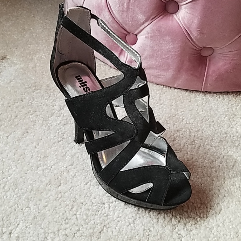 Strappy blk heels
